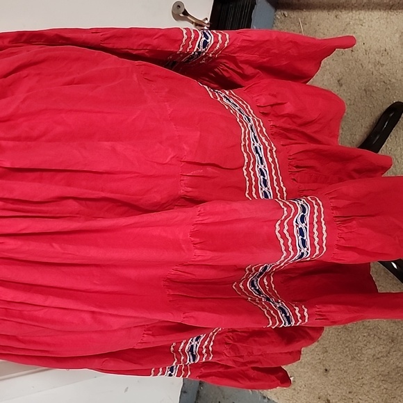 Vintage dress full skirt fun detail on neck and skirt - Picture 3 of 3